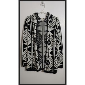 Geo print cardigan fits like sm/med